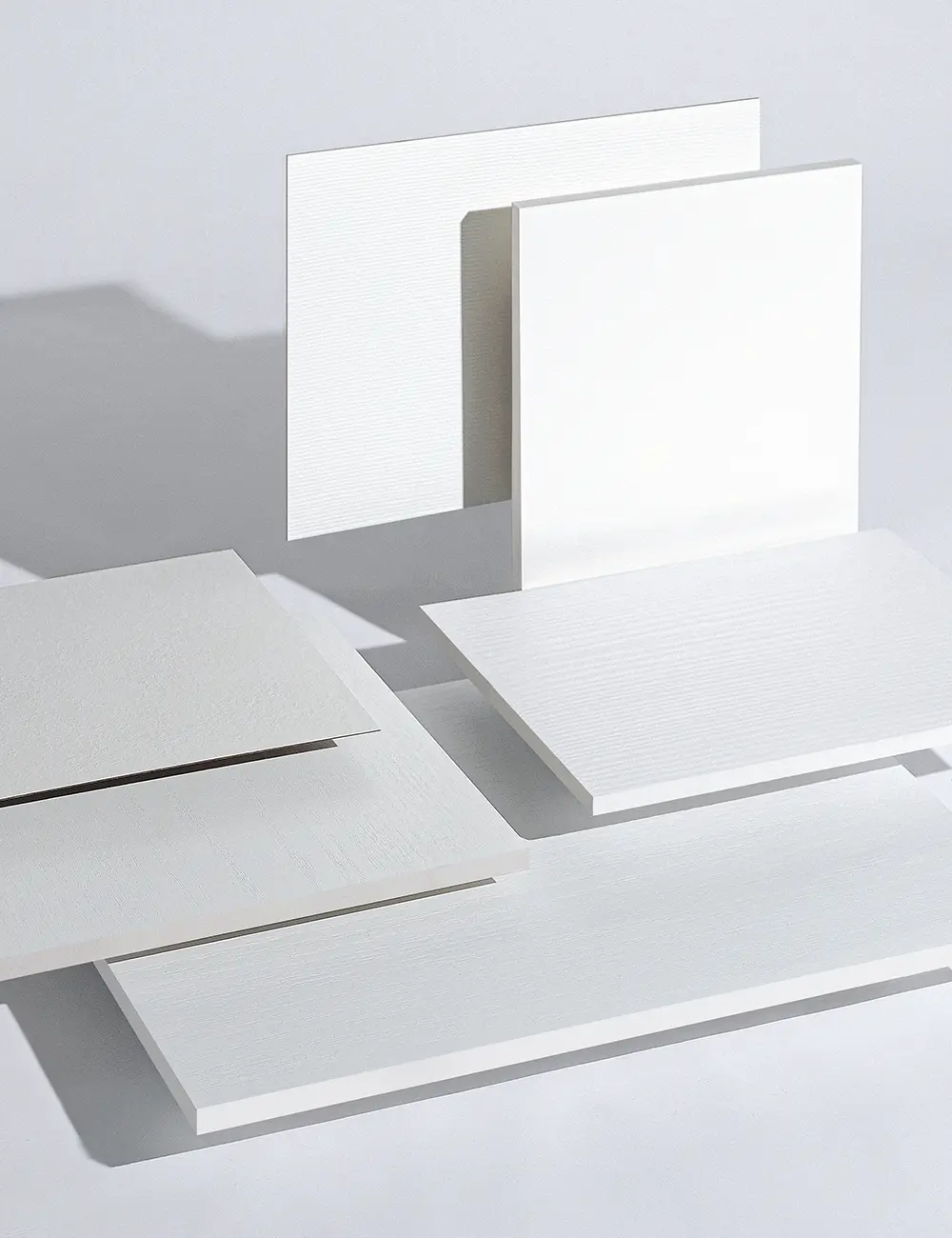 Ontdek de witte laminaten van Abet Laminati: materialen en heldere oppervlakken die wit interpreteren als een levend element, perfect voor architectuur en interieurontwerp.
